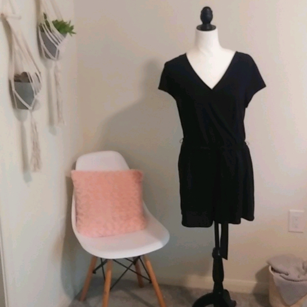 Gap black short romper Size Medium